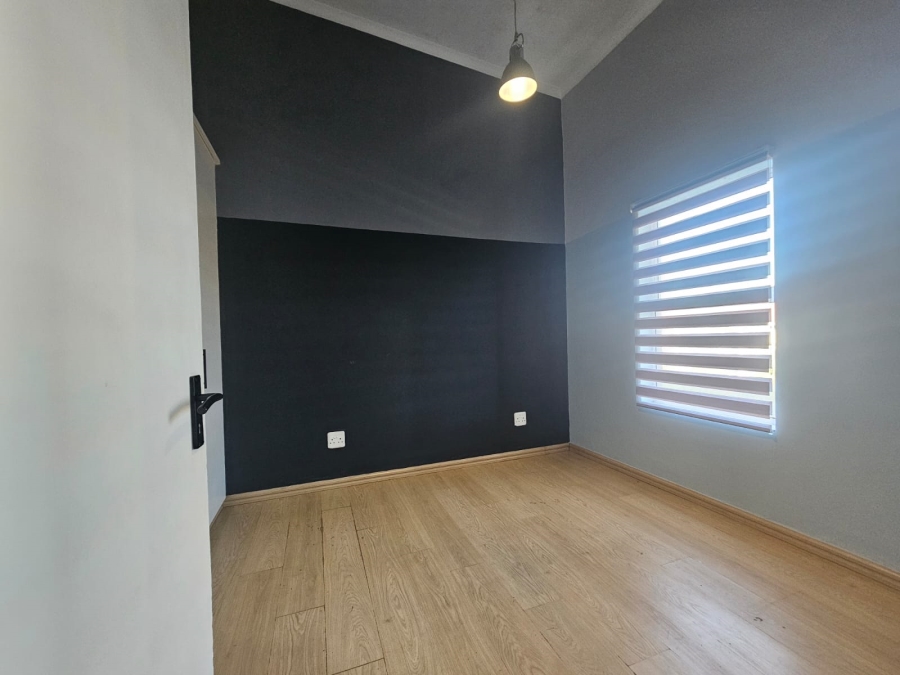 To Let 2 Bedroom Property for Rent in Buh Rein Estate Western Cape